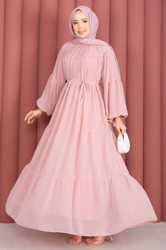 Kleid mit gerafften Details und Stufen in Puderton