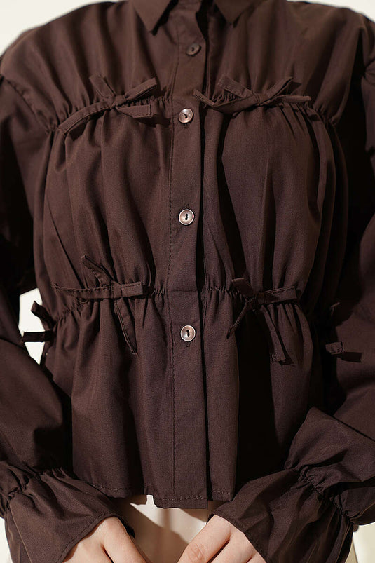 Camicia corta con fiocco e arricciatura, colore caffè