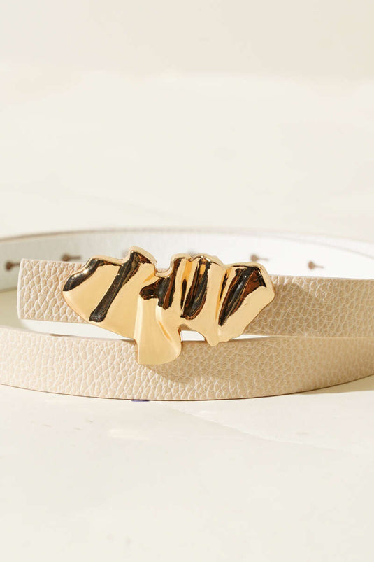 Beige riem met metalen gesp en plooien