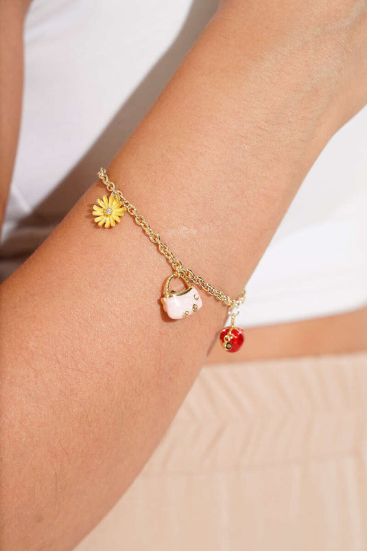 تفاصيل الحقيبة سوار ذهبي