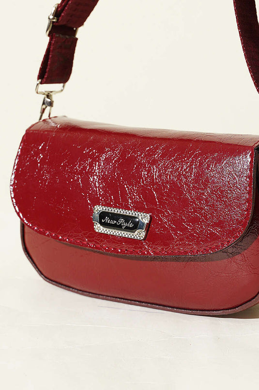 Sac en cuir verni à bandoulière croisée bordeaux