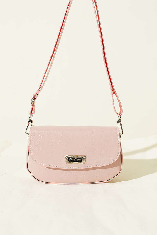 Sac en cuir verni à bandoulière croisée couleur poudre