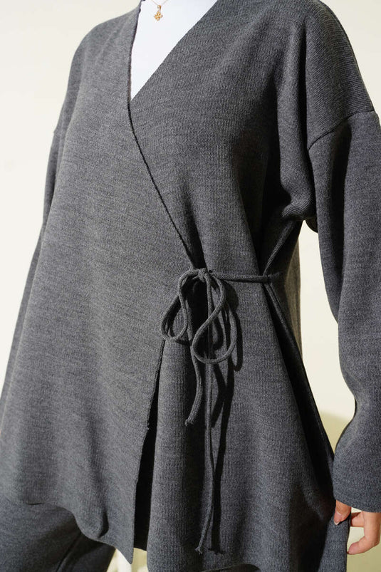 بدلة محبوكة متقاطعة باللون الدخاني