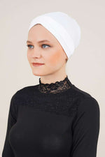 Bonnet écru à bandes croisées