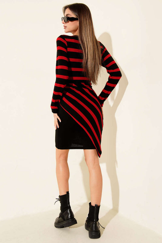 Robe en maille à rayures croisées et col en V, rouge