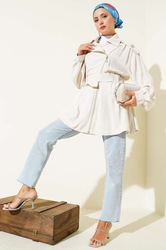 جاكيت بحزام وسحاب قطري باللون البيج