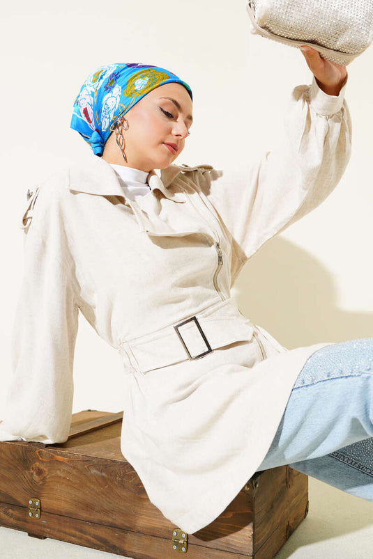 جاكيت بحزام وسحاب قطري باللون البيج