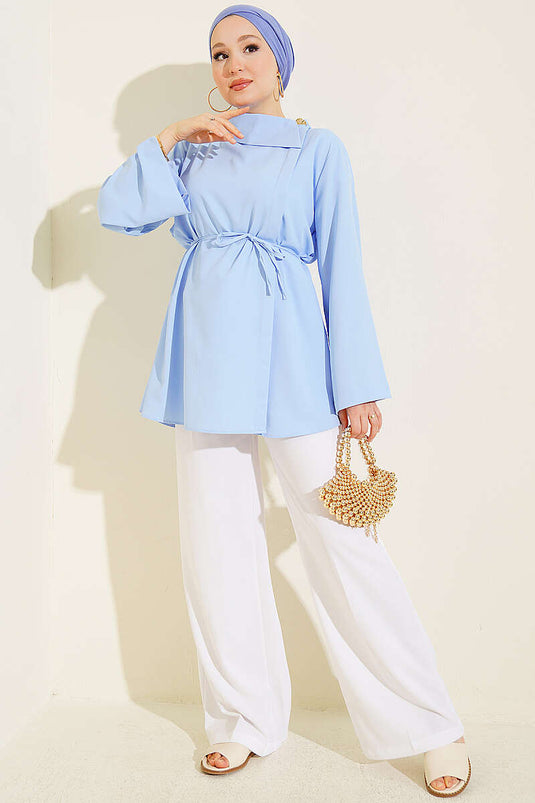 Camicia Blu Con Collo Incrociato E Bottoni Nascosti