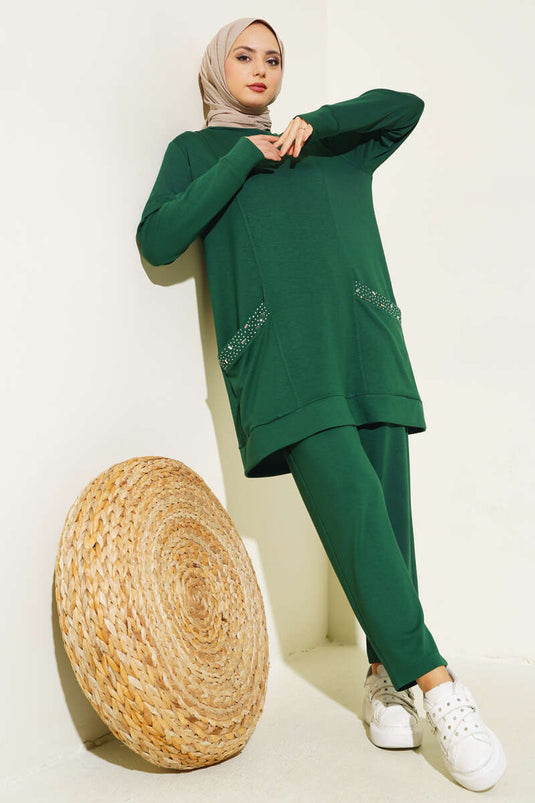 طقم من قطعتين من الزمرد مع ساعة جيب مزينة بالأحجار