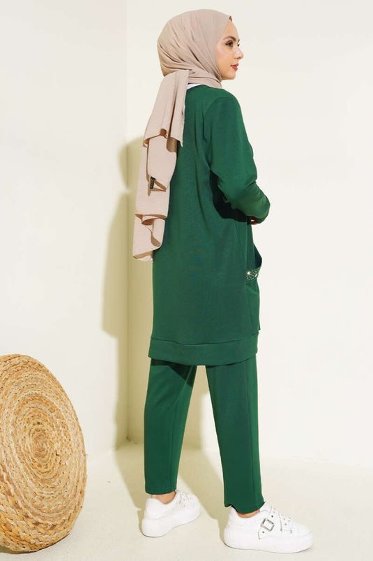 طقم من قطعتين من الزمرد مع ساعة جيب مزينة بالأحجار