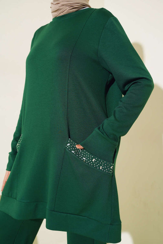 طقم من قطعتين من الزمرد مع ساعة جيب مزينة بالأحجار