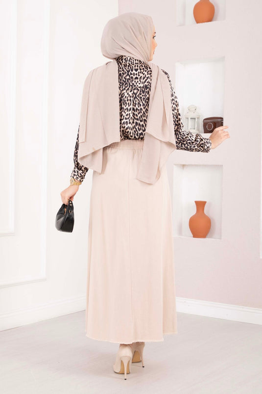 Jupe beige à ceinture élastiquée avec détails en perles