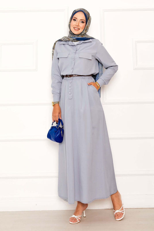 Costume deux pièces à jupe avec poches en gris