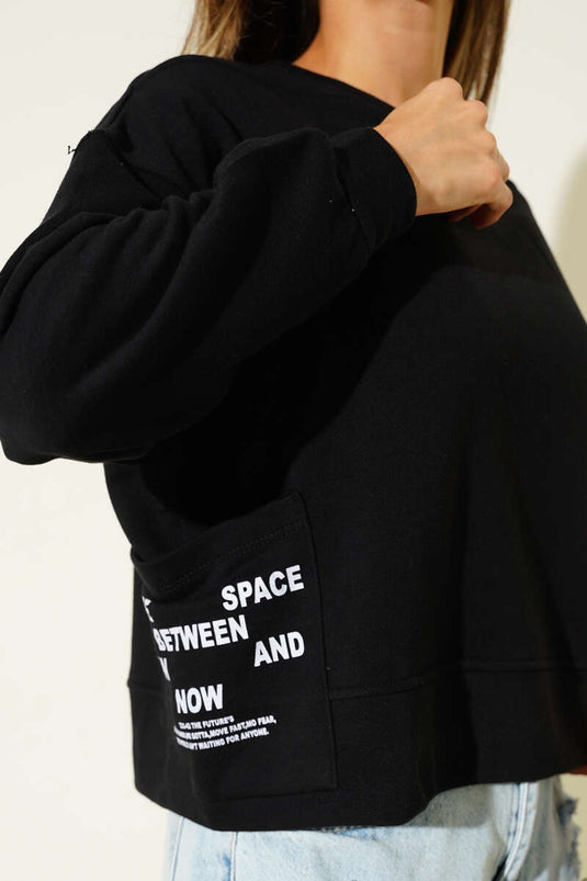 سويت شيرت أسود بتفاصيل جيب