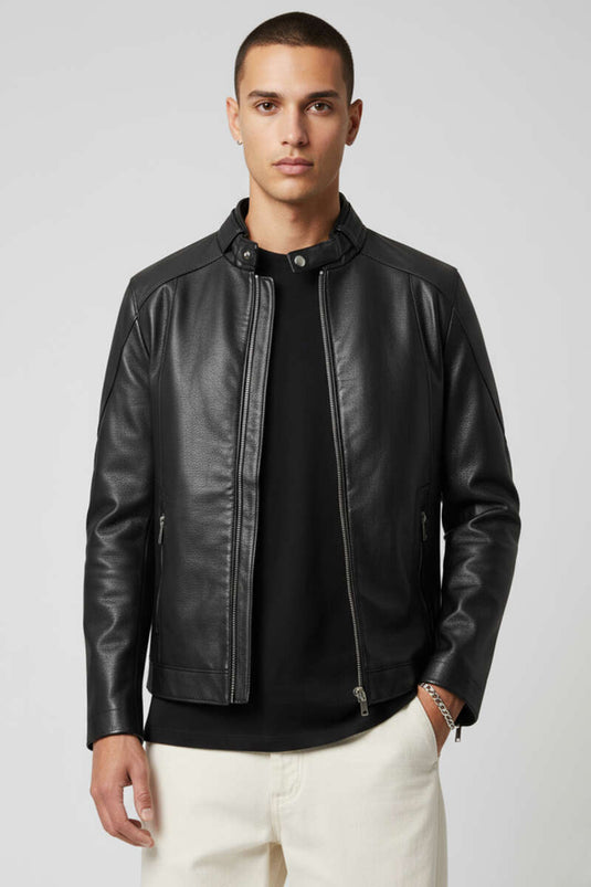 Schwarze Lederjacke mit Reißverschlusstaschen