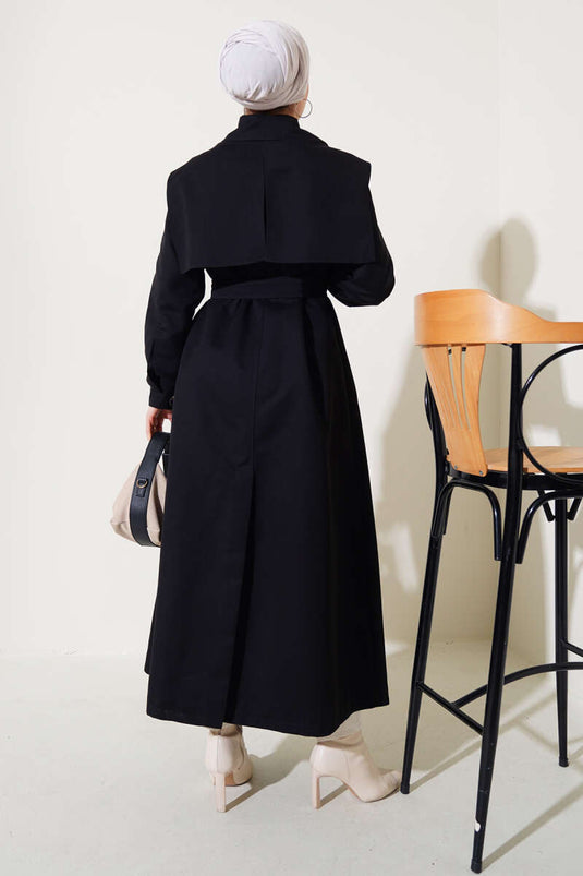 Cape-Trenchcoat mit Taschenklappe und detailliertem Cape in Schwarz