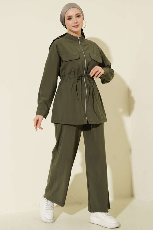 Ensemble double en modal kaki avec ceinture à tunnel et poche à rabat