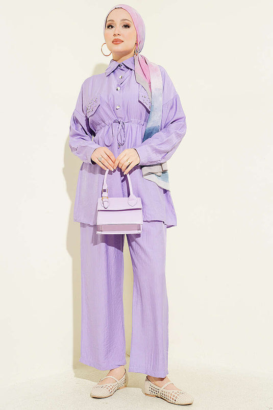 Ensemble deux pièces lilas avec ceinture tunnel et fermeture éclair frontale