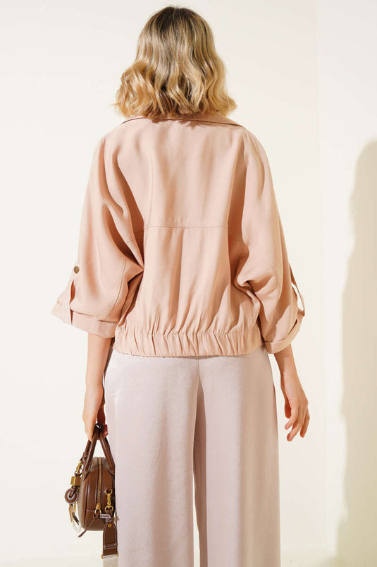 جاكيت بريطاني الطراز بأكمام بغطاء وجيب، لون لاتيه