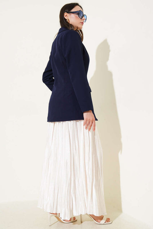 سترة بليزر بزر واحد مع جيوب قلابة باللون الأزرق الداكن