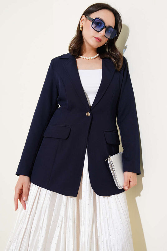 سترة بليزر بزر واحد مع جيوب قلابة باللون الأزرق الداكن