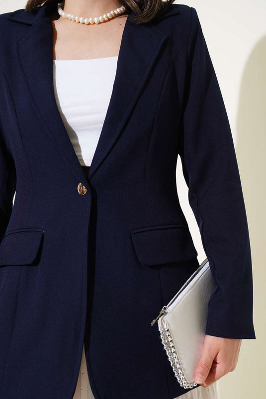 سترة بليزر بزر واحد مع جيوب قلابة باللون الأزرق الداكن