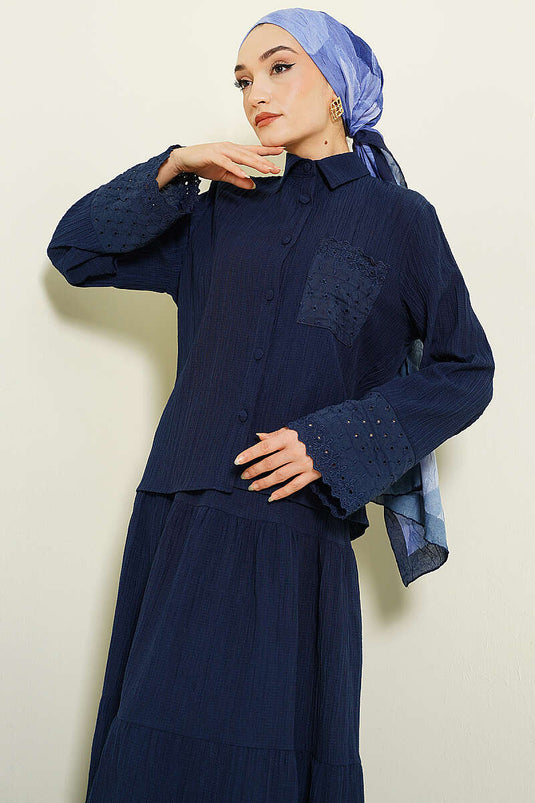 Ensemble jupe plissée brodée aux poignets et poches, bleu marine