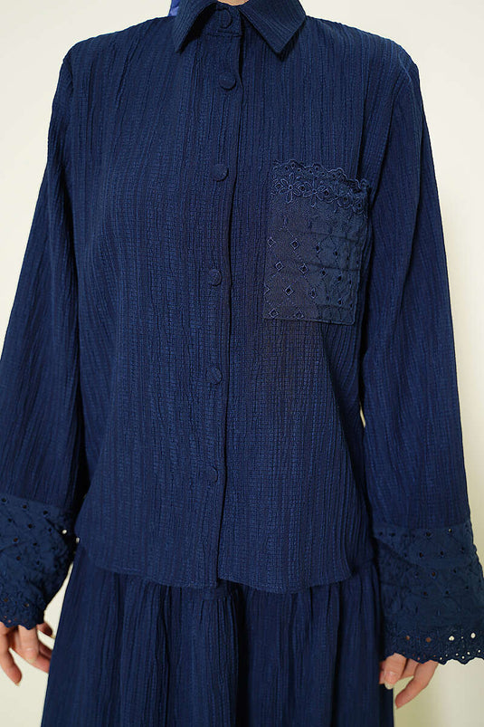 Ensemble jupe plissée brodée aux poignets et poches, bleu marine