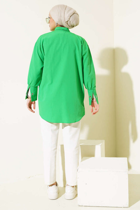 قميص أخضر مع جيب وسلسلة أكمام