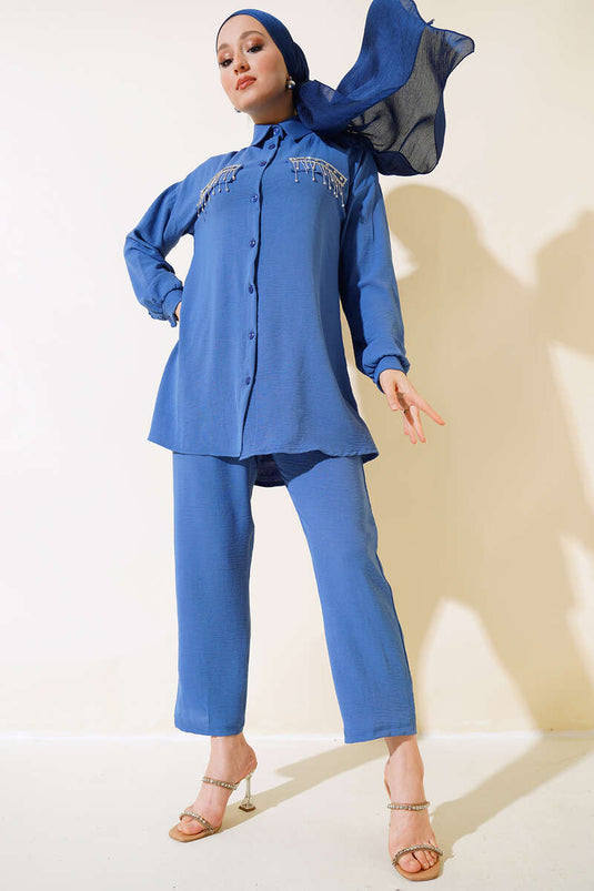 بدلة أيروبين باللون الأزرق مع جيوب بتفاصيل حجرية