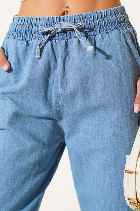 Jean à poches et taille élastiquée avec cordon de serrage