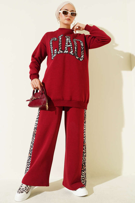 بدلة من قطعتين بثلاثة خيوط مطبوعة بنقشة جلد النمر باللون العنابي