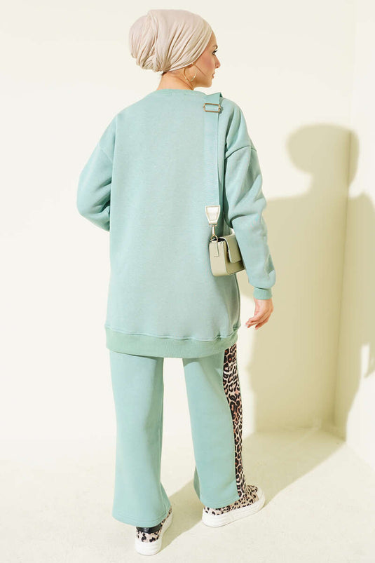 بدلة من قطعتين بطباعة جلد النمر من تشاو، لون أخضر لوزي