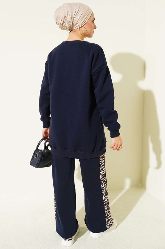 بدلة من قطعتين بثلاثة خيوط مطبوعة بنقشة جلد النمر باللون الأزرق الداكن