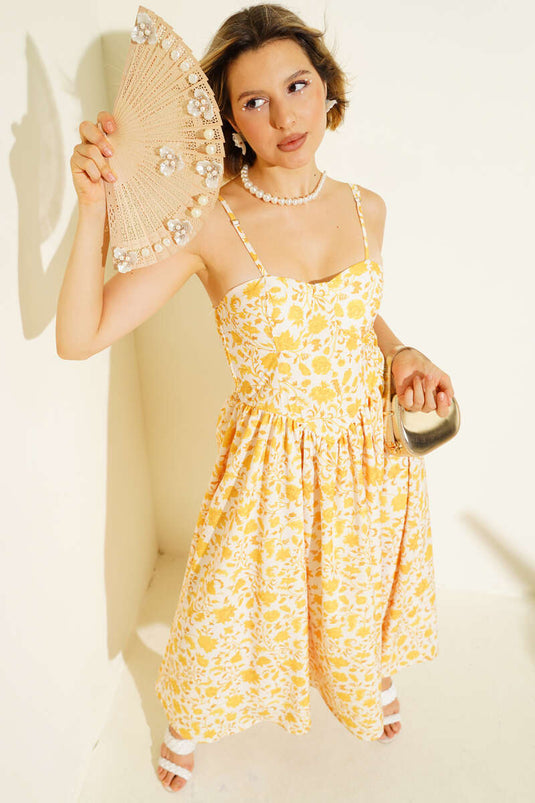 فستان ميدي أصفر اللون بنقشة زهور وحمالات رفيعة