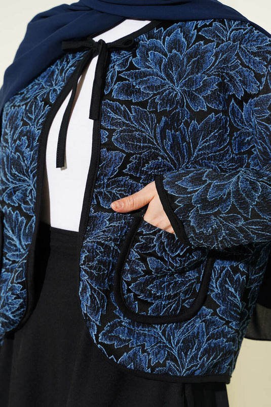 Zweiteiliger Anzug mit Blumenmuster, Jacke und Rock, Blau