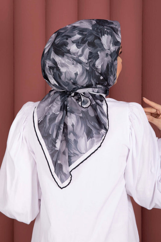 سلسلة أوشحة بنقشة الأزهار باللون الأسود