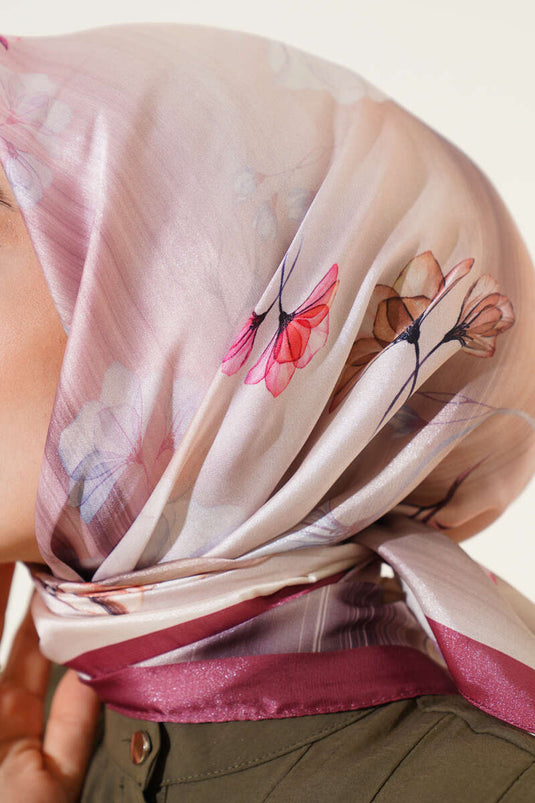 وشاح من قماش التويل بنقشة زهور باللون الأرجواني