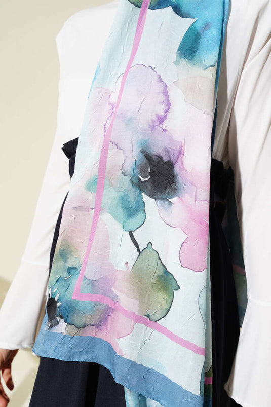 شال من الخيزران بنقشة زهور زرقاء