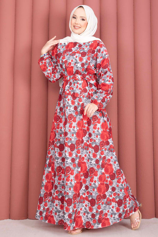 Rotes Kleid mit Blumenmuster, gerafftem Bund und Gürtel