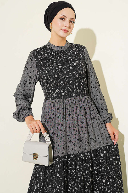Gemustertes, Gerafftes, Gestuftes Kleid In Rauchgrau