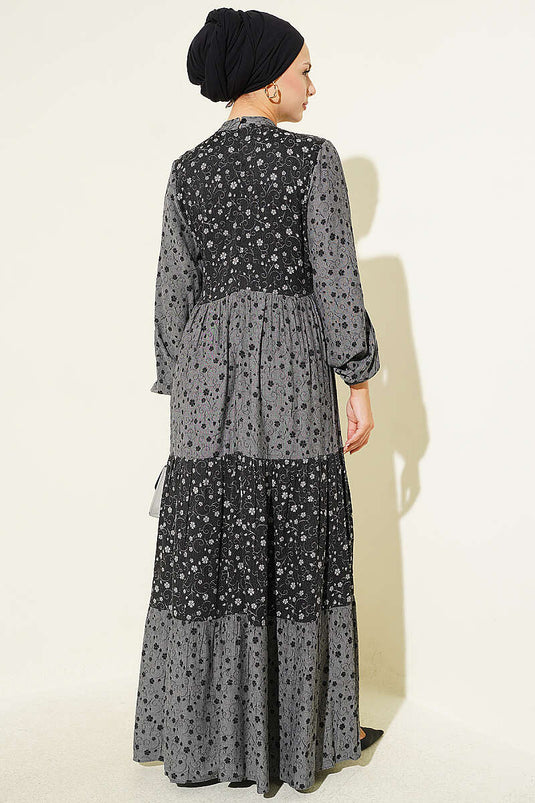 Gemustertes, Gerafftes, Gestuftes Kleid In Rauchgrau