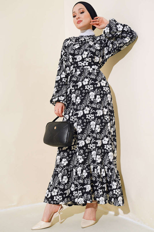 Blumengemustertes Bodenkleid mit Gürtel in Schwarz