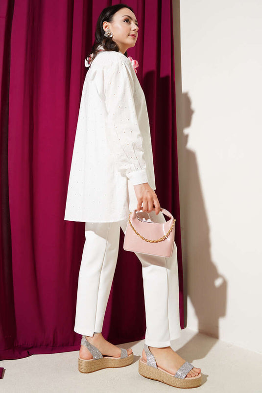 Camicia ricamata con dettagli floreali, colore ecru