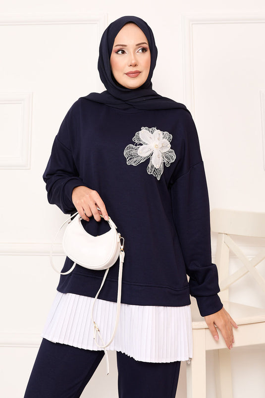 بدلة أويشو مع تنورة مطوية وتفاصيل زهور، أزرق داكن