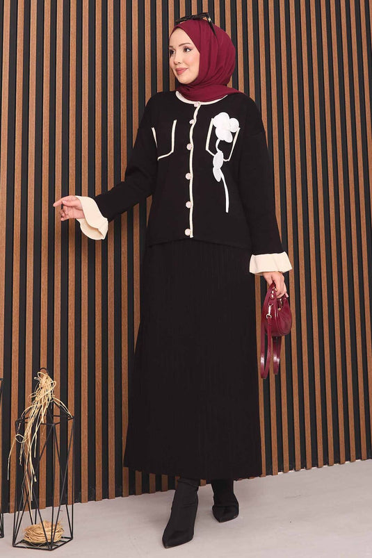 Ensemble hijab en maille noire orné de fleurs et de boutons en nacre