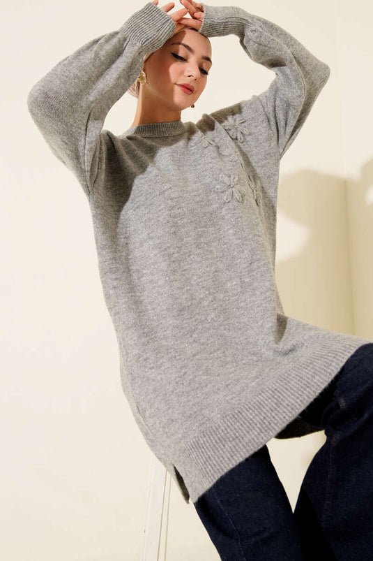 تونيك محبوك ناعم بتفاصيل زهور رمادي