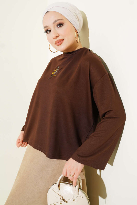 بلوزة لويشا مطرزة بالزهور باللون البني