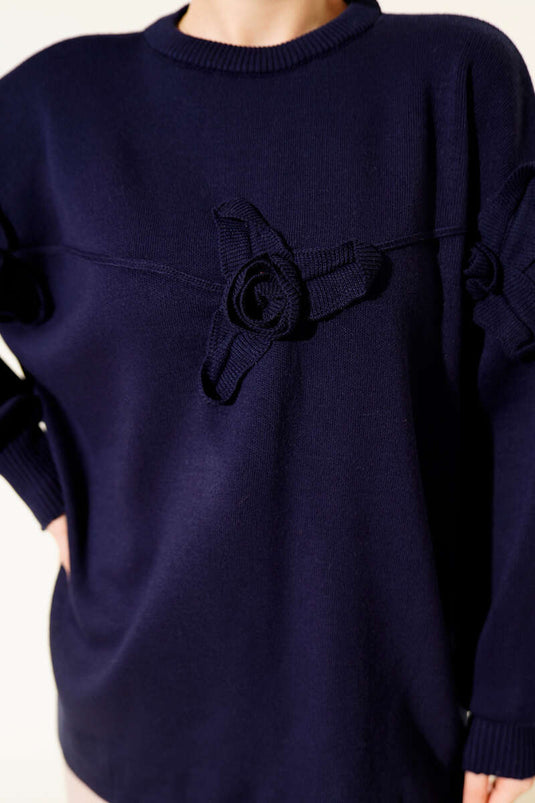 كنزة صوفية محبوكة مطرزة بالزهور، لون أزرق داكن