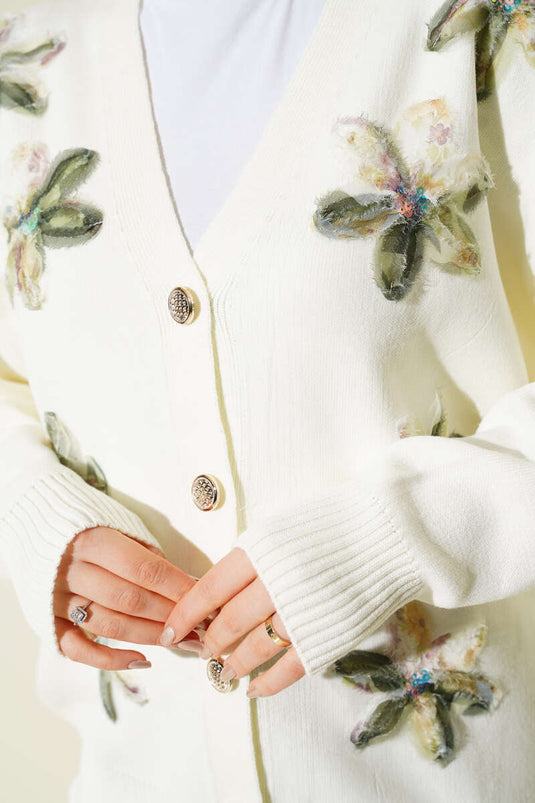 Cardigan en tricot à boutons avec motif floral, couleur écru